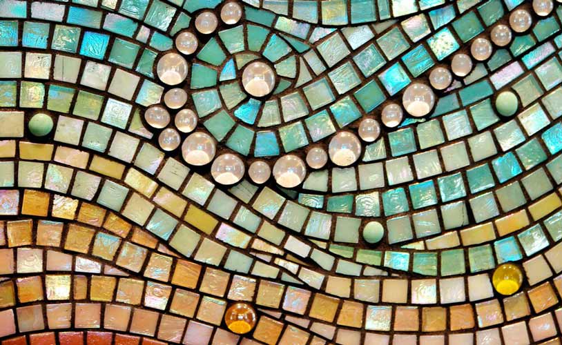 Mosaic (tranh khảm) bằng đá thạch anh kết hợp với gạch kính