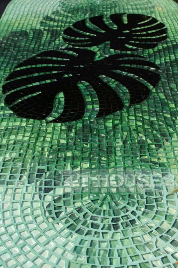 Bàn cafe oval kính mosaic MT0040 trầu bà lá xẻ
